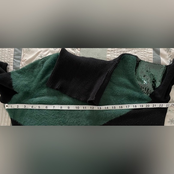 Alfani Black and Green Sequined Long Sleeves knitted Turtleneck Sweater EUC - Picture 8 of 10